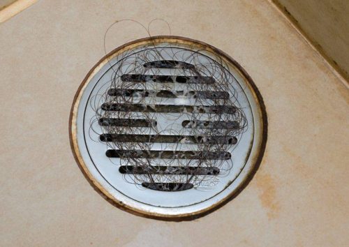 ralo entupido com cabelo